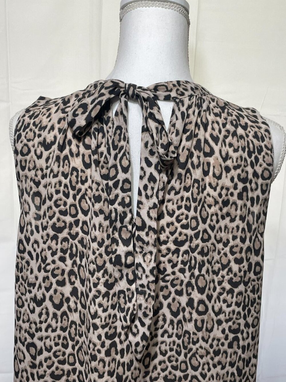 Loft Leopard Print Sleeveless Blouse with tie in the back - Picture 5 of 8